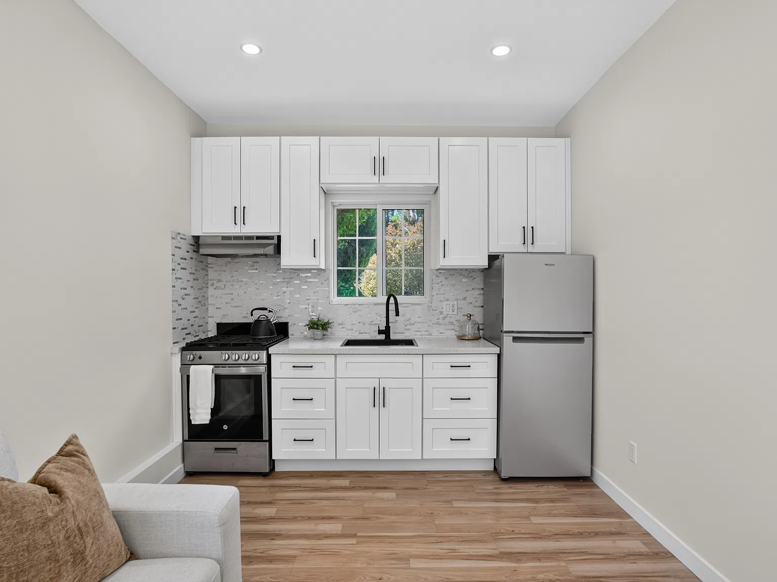 1 bed, 420 sqft, $2,300 — Photo 2