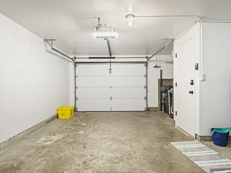 427 NE 84th Ave — Photo 16