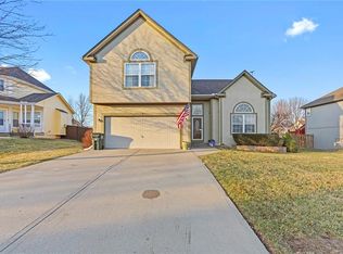 756 Meadowbrook St, Gardner, KS 66030
