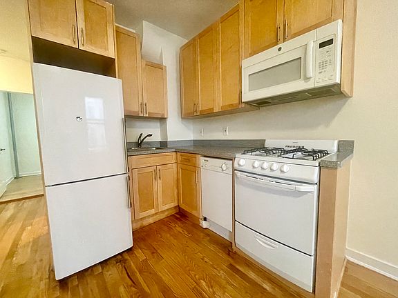 5th image of 117 E 89th St APT B1