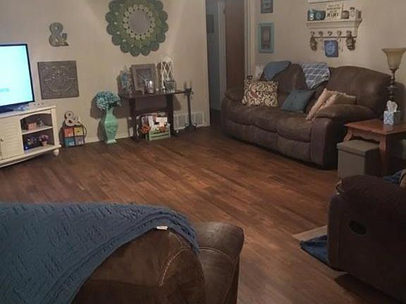 5th image of 631 Center Ct