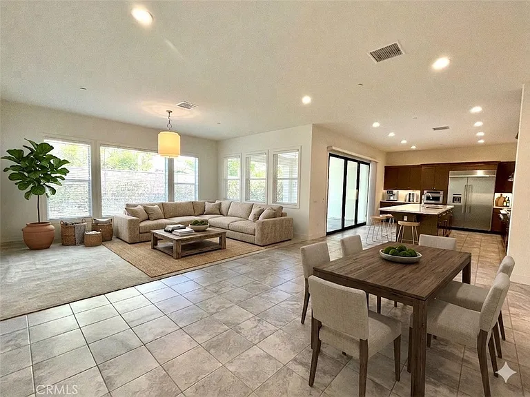 12040 Estrella Pl — Photo 2