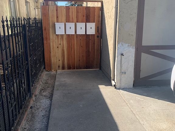 2nd image of 2916 Curtis Ave #2