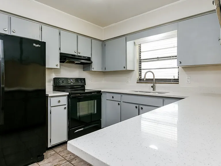 5219 Ardmore Dr — Photo 9