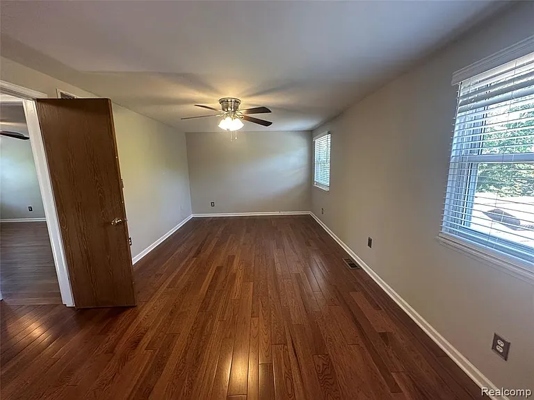 7534 Charrington Dr — Photo 19