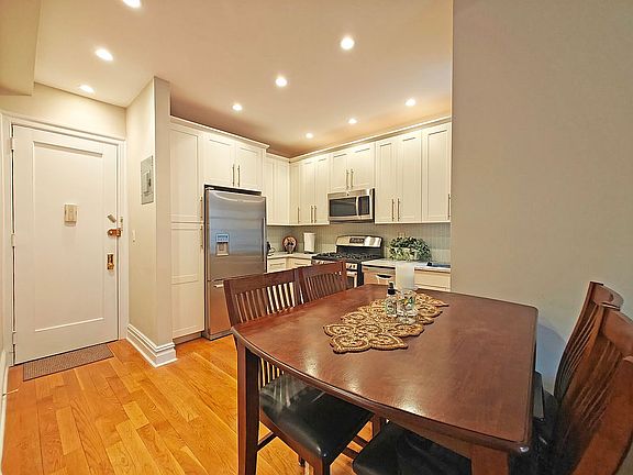 3rd image of 706 Riverside Dr APT 2B