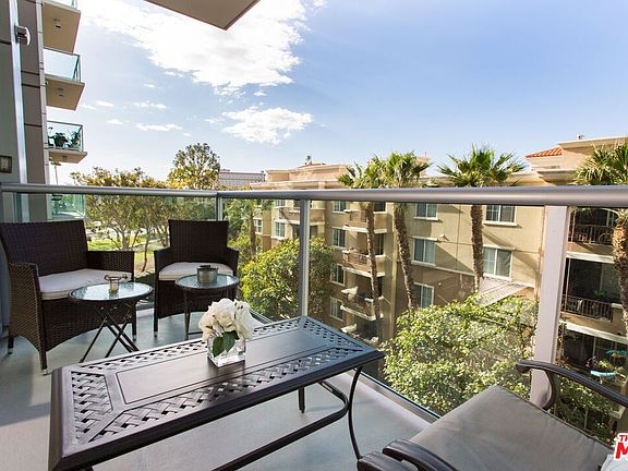 5th image of 13700 Marina Pointe Dr Unit 406