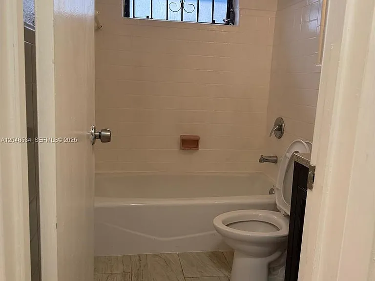 1019 NW 52nd St #A — Photo 9