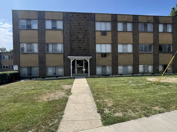 17745 Lake Shore Blvd, Cleveland, OH 44119