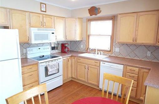3rd image of 8921 Robinson Dr