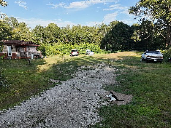4th image of 10 Roland Dr