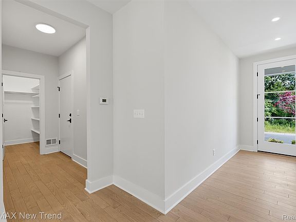 5th image of 203 Mountain View Ln