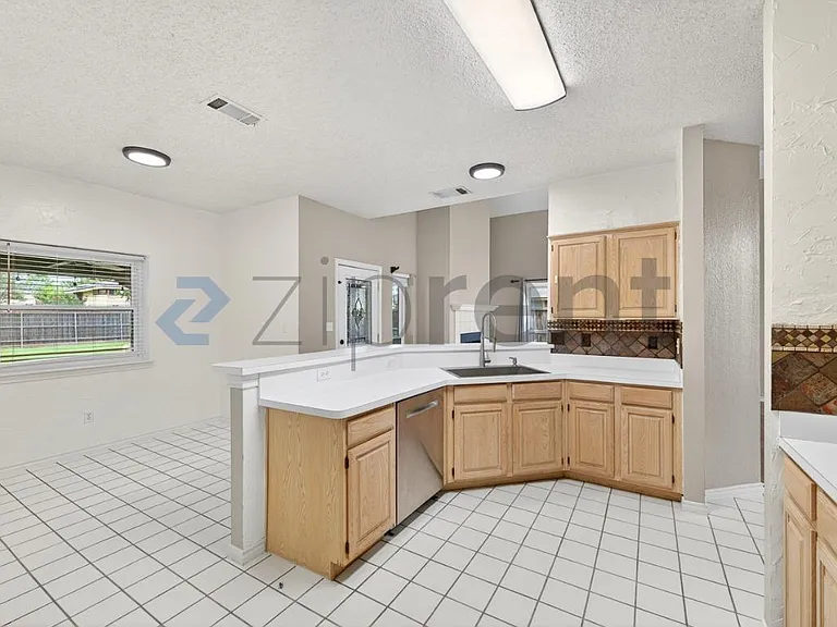 7011 Cottonwood Cir — Photo 11