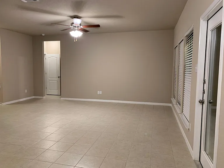 2406 Petersburg Ln — Photo 11