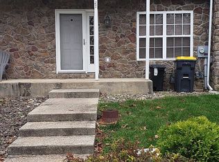 27 Lincoln Dr, Wernersville, PA