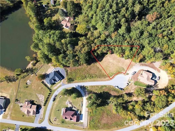 97 Crystal Lake Dr, Hendersonville, NC 28739