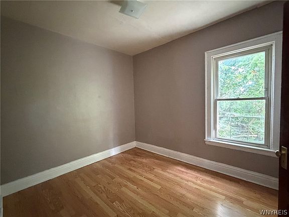 5th image of 1101 Tonawanda St