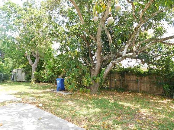 4th image of 1950 NW 191st St