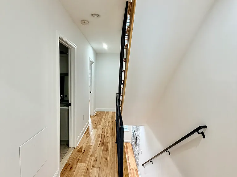 640 Emily St — Photo 7