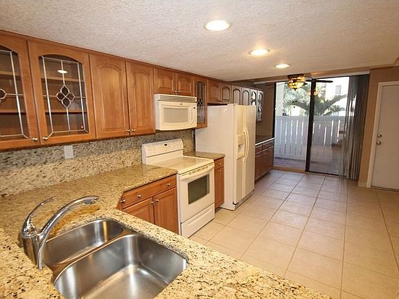 3rd image of 2831 SW 87th Ave APT 701