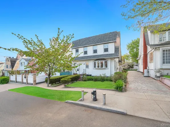 85-50 160th Street, Jamaica Hills, NY 11432