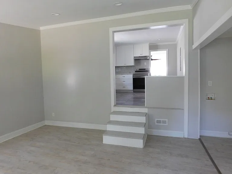 304 Avenue A — Photo 27