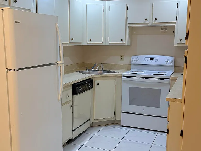 813 Sky Pine Way #F2 — Photo 4