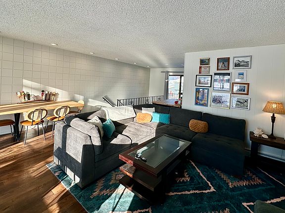 5th image of 3333 Lakeshore Dr Unit 11