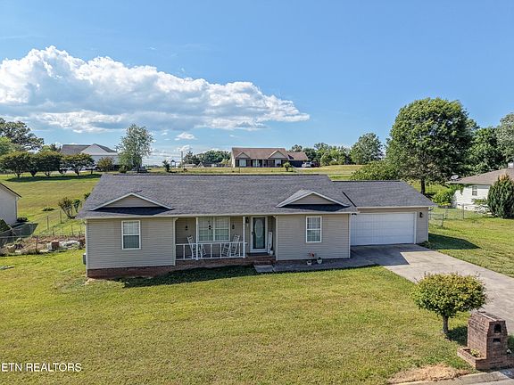 3rd image of 219 Twin Ridges Dr