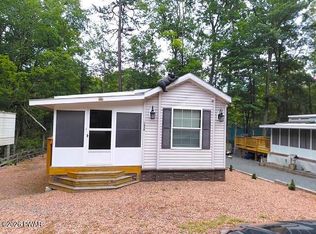105 Creek View Dr, Milford, PA 18337