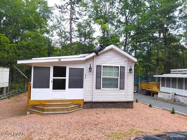 105 Creek View Dr, Milford, PA 18337