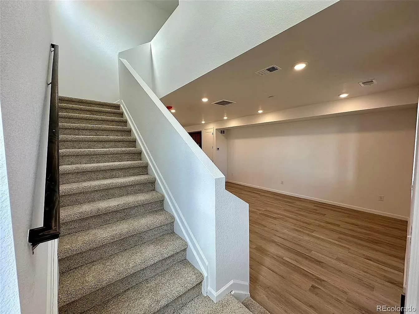 3 bed, 2.5 bath, 1438 sqft, $3,150 — Photo 2