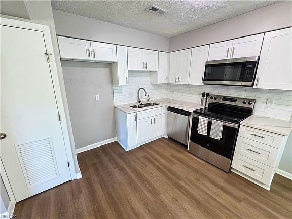 4th image of 1006 Barnacle Ct