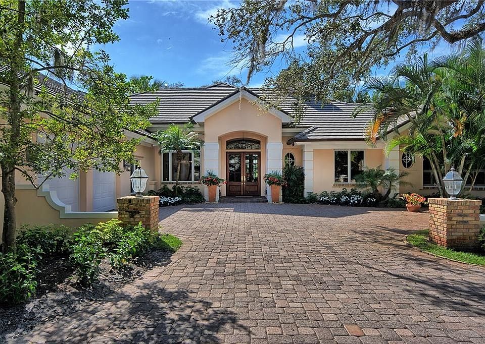 1st image of 541 Shores Dr