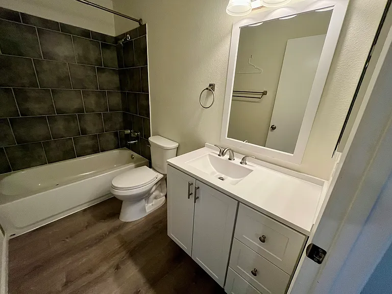 2112 E Vista Way #27 — Photo 18