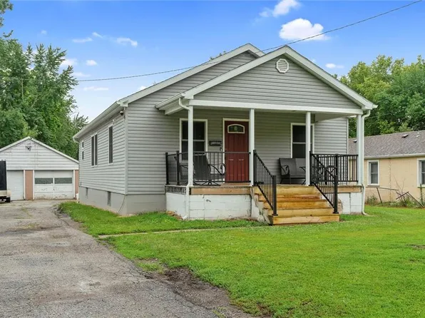 576 W Summit St, Marshall, MO 65340