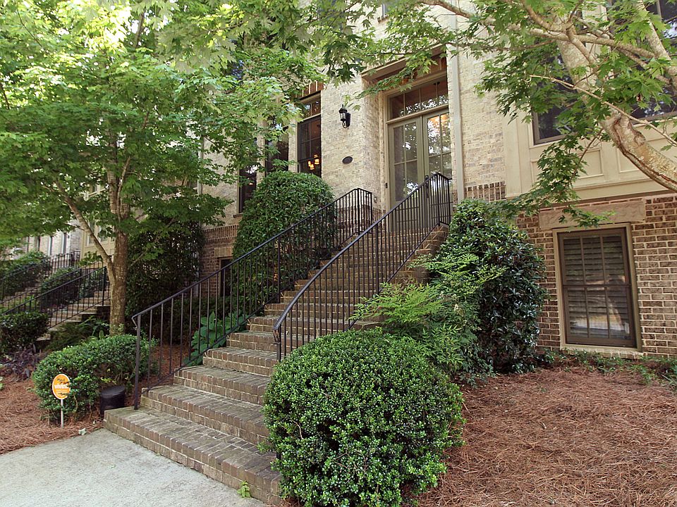 1st image of 815 Park Manor Dr SE