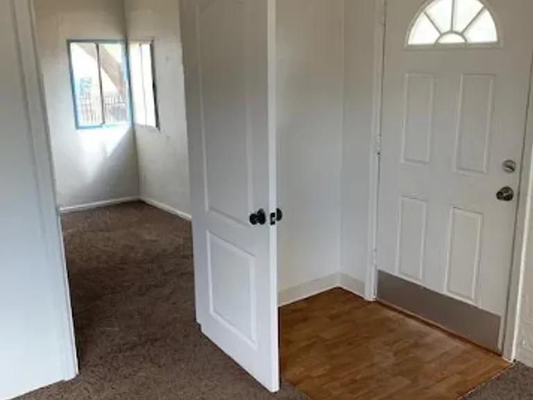 1122 E Portland St — Photo 16