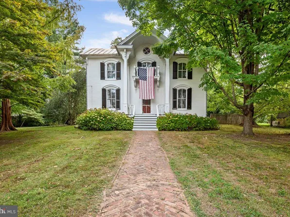 22 Main St, Round Hill, VA 20141