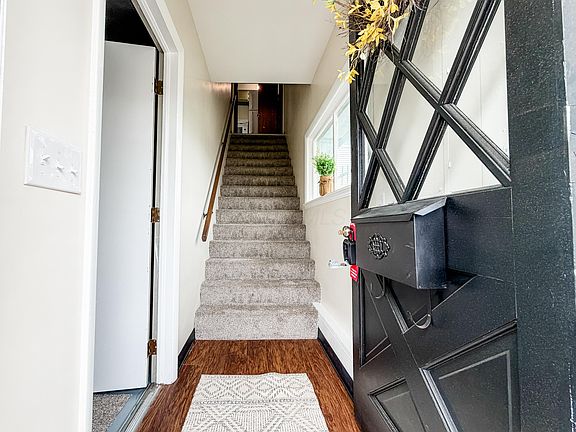 5th image of 730 N Roosevelt Ave