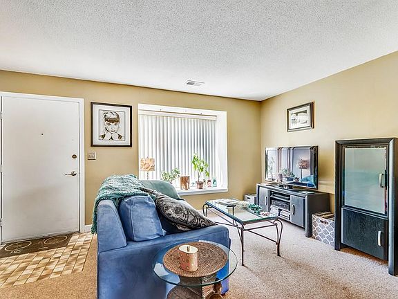 4th image of 216 Greenbrook Dr