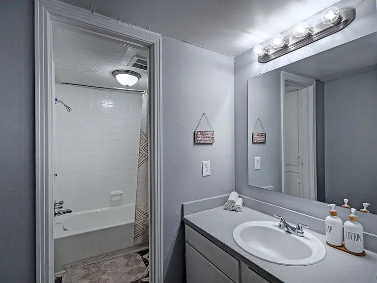 225 W McDowell Rd — Photo 14