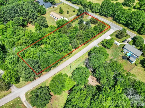 6067 Lake Wylie Rd, Clover, SC 29710