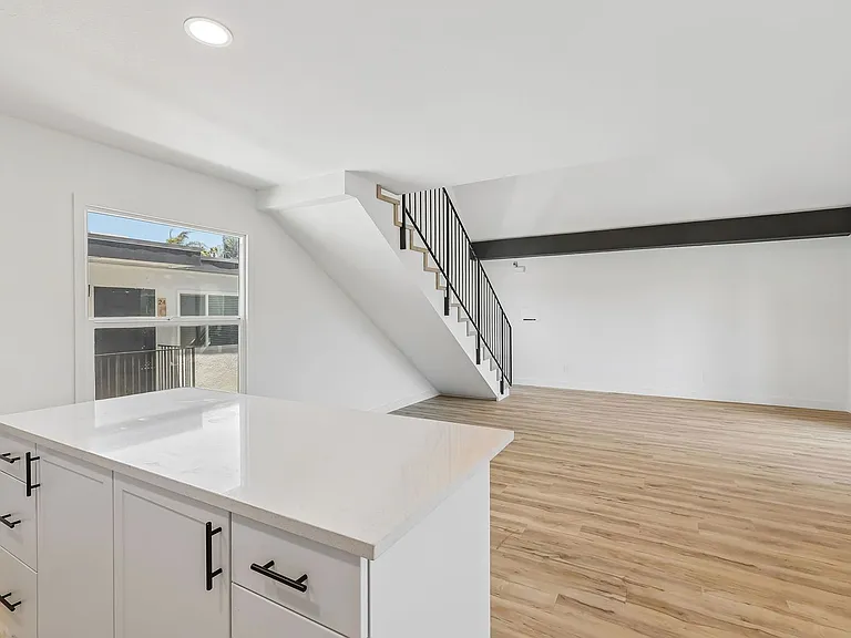 The Crest |NEWLY Renovated Studios, Lofts, 1, 2 & 3 Bedroom Homes Near the Beach — Photo 10