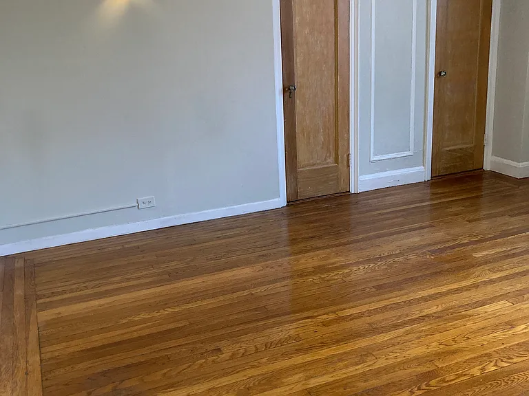 321 E 54th St #10G — Photo 2
