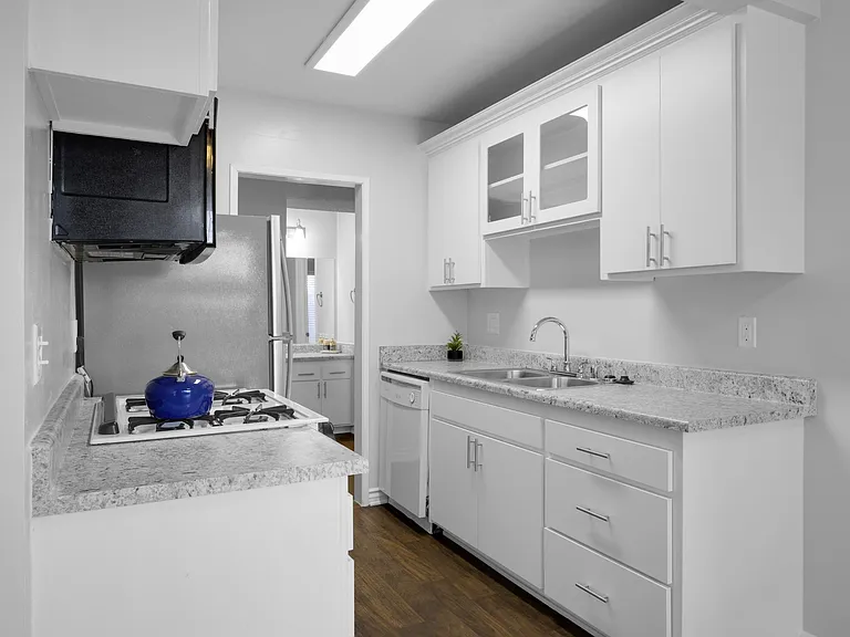 Los Arbolitos Huntington Beach Apartments — Photo 5
