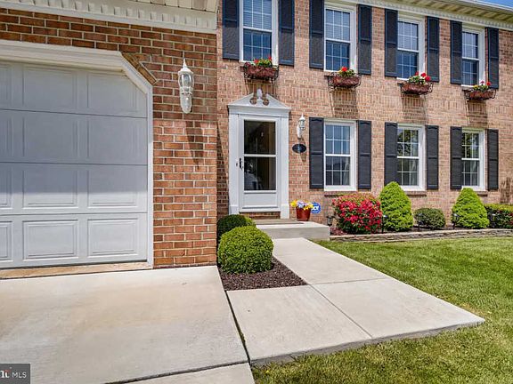 3rd image of 316 Hunter Chase Ct