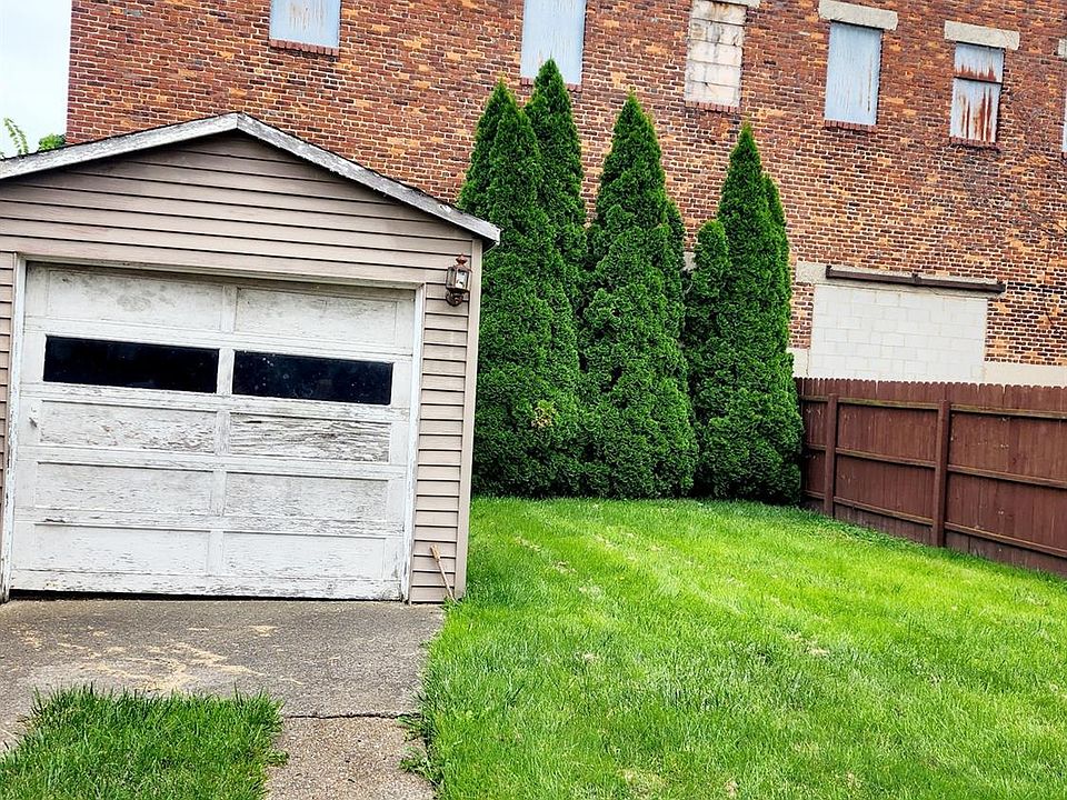 2nd image of 812 E Maple Ave