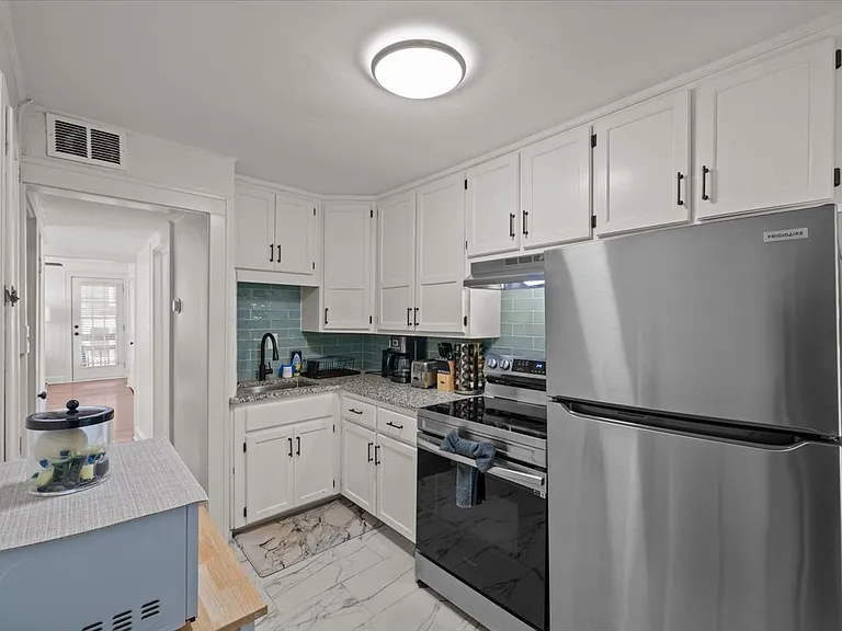 1111 W 41st St #2W — Photo 15