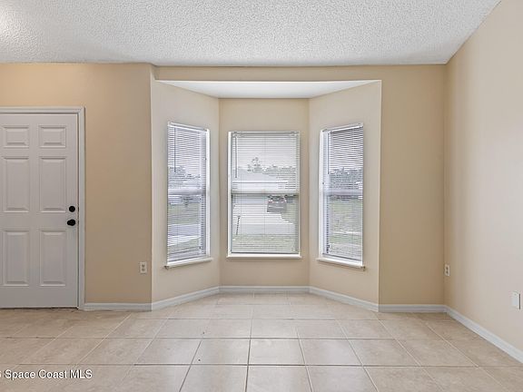 4th image of 1012 Ray Rd SE